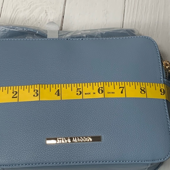 HOST PICKSTEVE MADDEN 💙Bandana Pleat Camera Bag - Picture 4 of 15